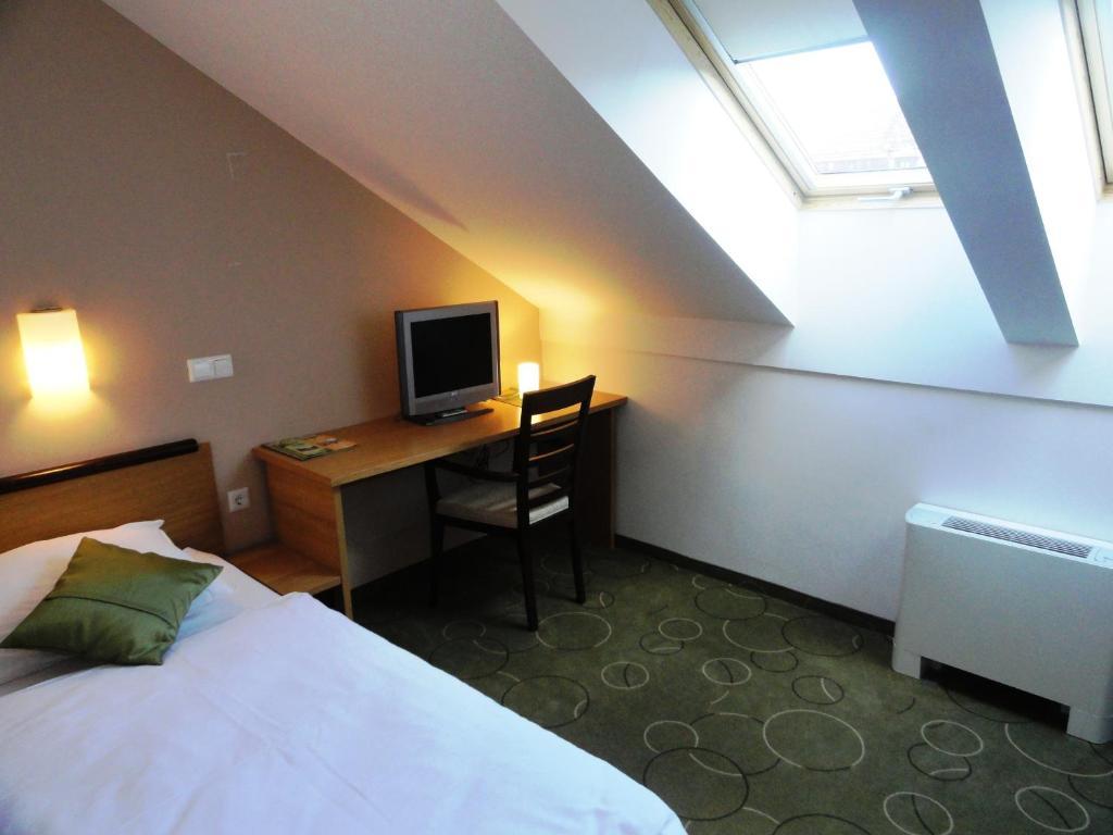 Hotel Bela Krajina Metlika Szoba fotó