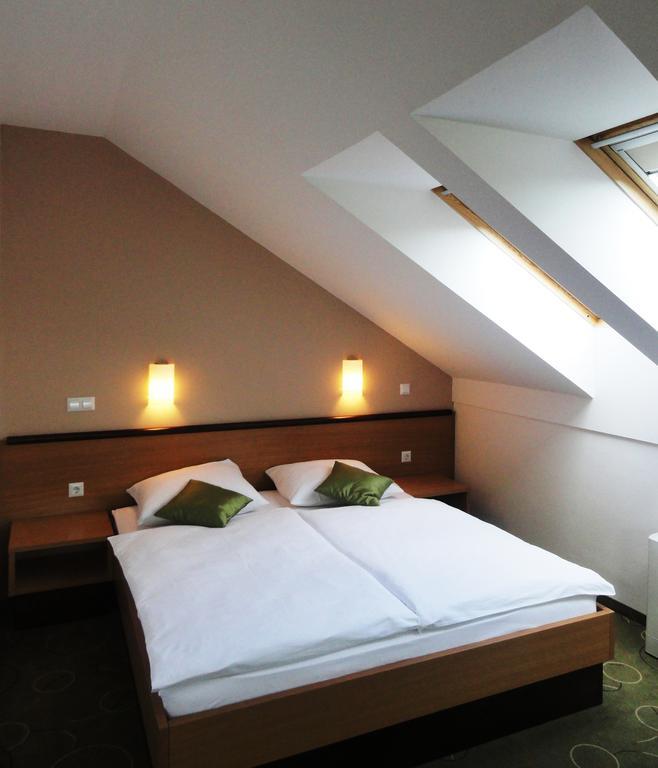 Hotel Bela Krajina Metlika Szoba fotó