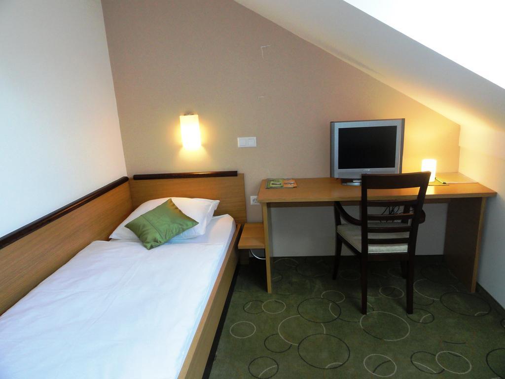 Hotel Bela Krajina Metlika Szoba fotó