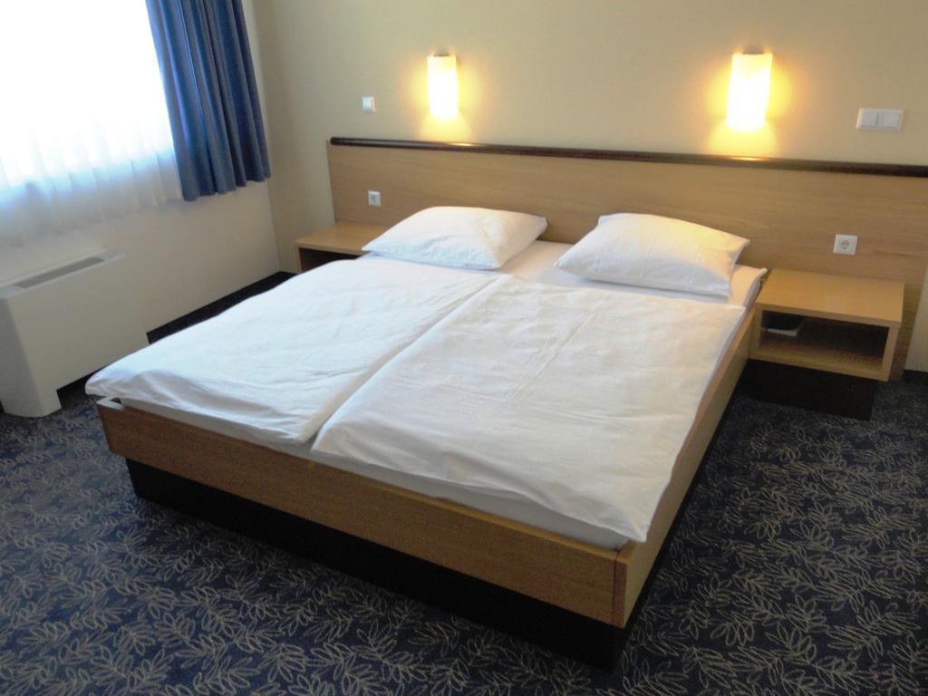 Hotel Bela Krajina Metlika Szoba fotó