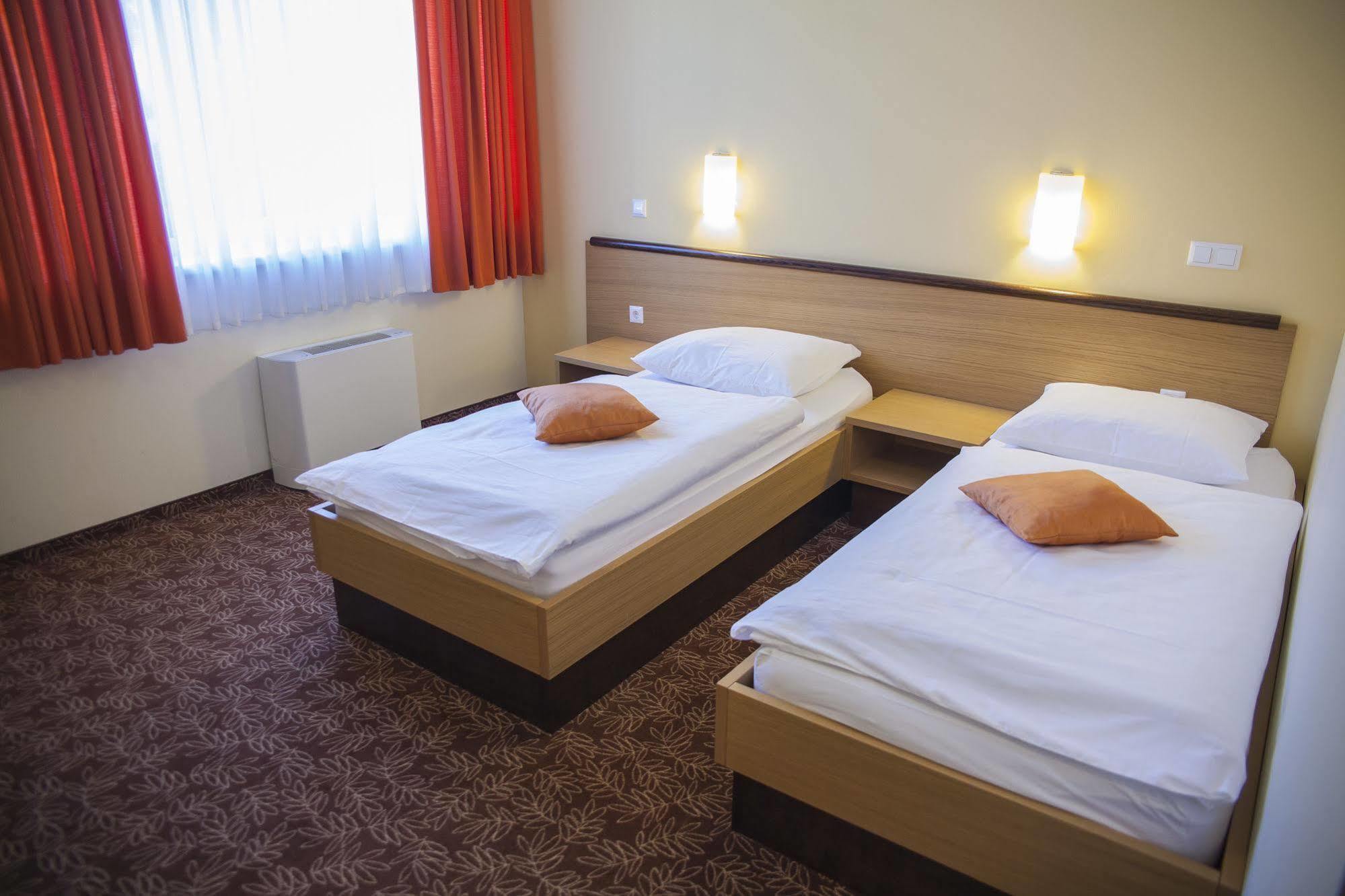 Hotel Bela Krajina Metlika Kültér fotó