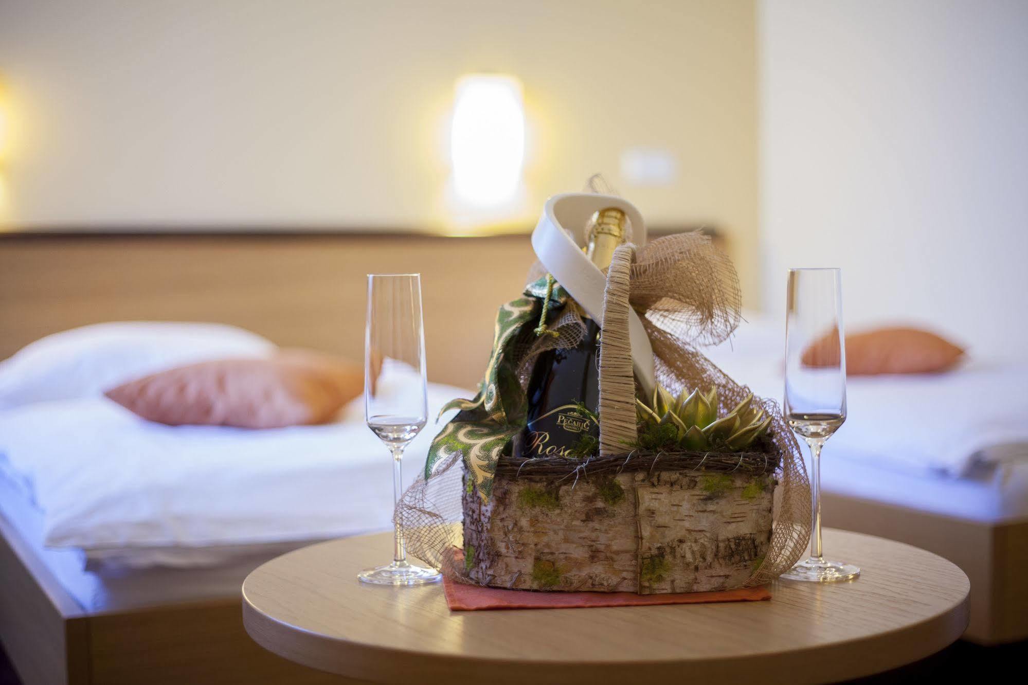 Hotel Bela Krajina Metlika Kültér fotó